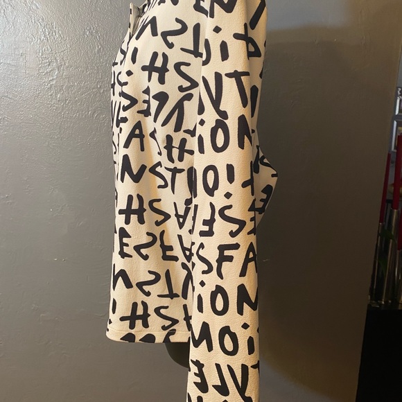 SHEIN Curve White Jacket with black Graphic Letters - Picture 6 of 14